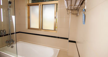 Deep Soaking Bathtub